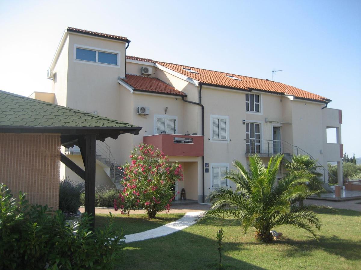 Villa „Drei Palmen“ Sveti Filip i Jakov Eksteriør billede