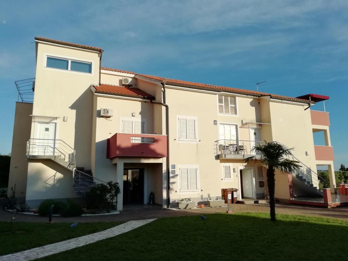 Villa „Drei Palmen“ Sveti Filip i Jakov Eksteriør billede