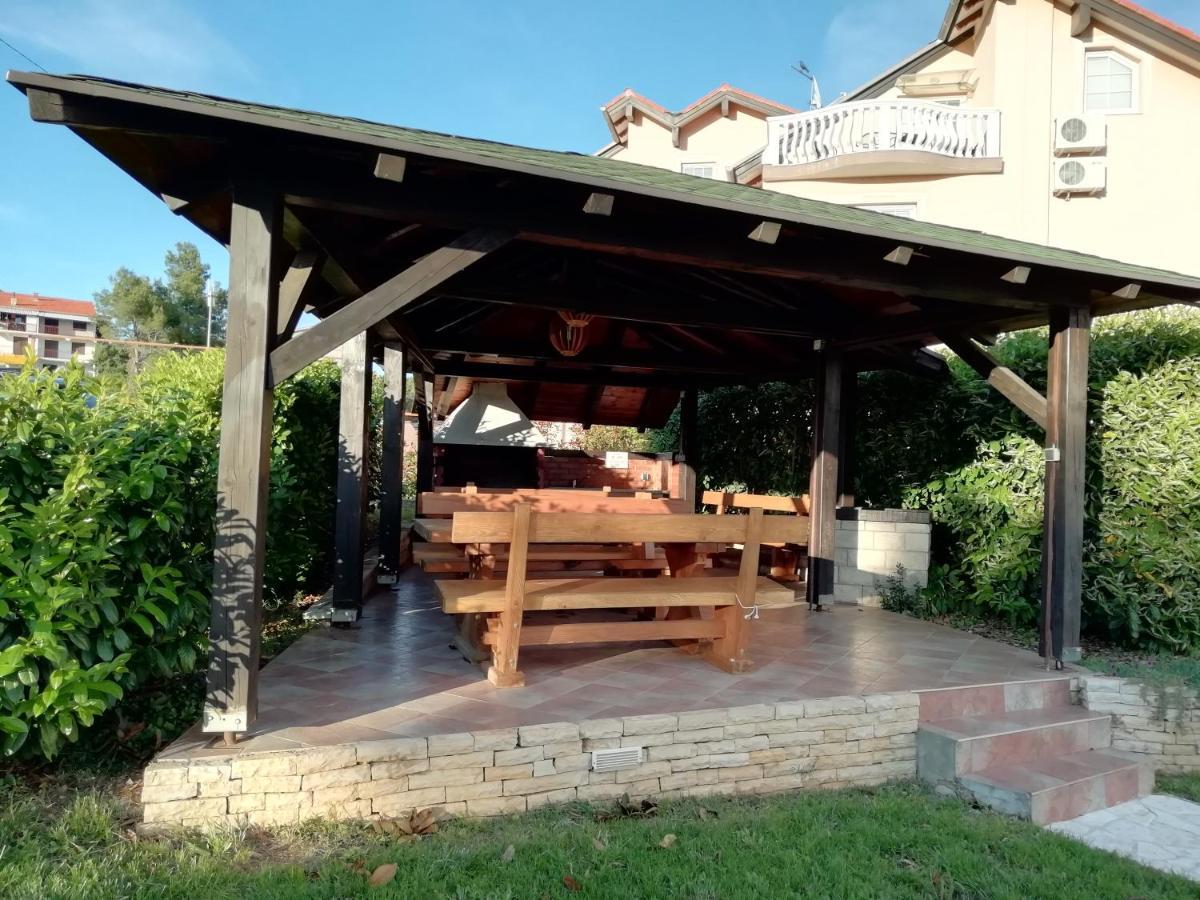 Villa „Drei Palmen“ Sveti Filip i Jakov Eksteriør billede