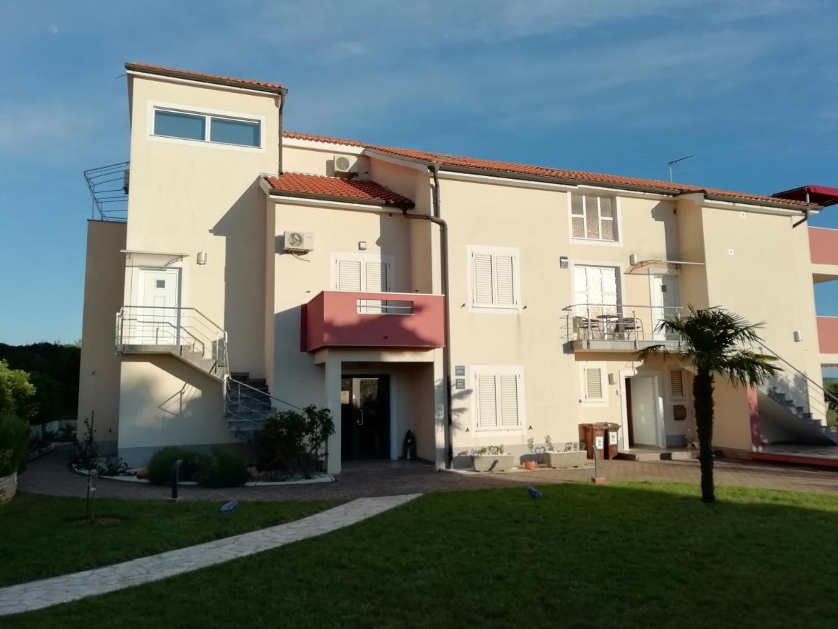 Villa „Drei Palmen“ Sveti Filip i Jakov Eksteriør billede