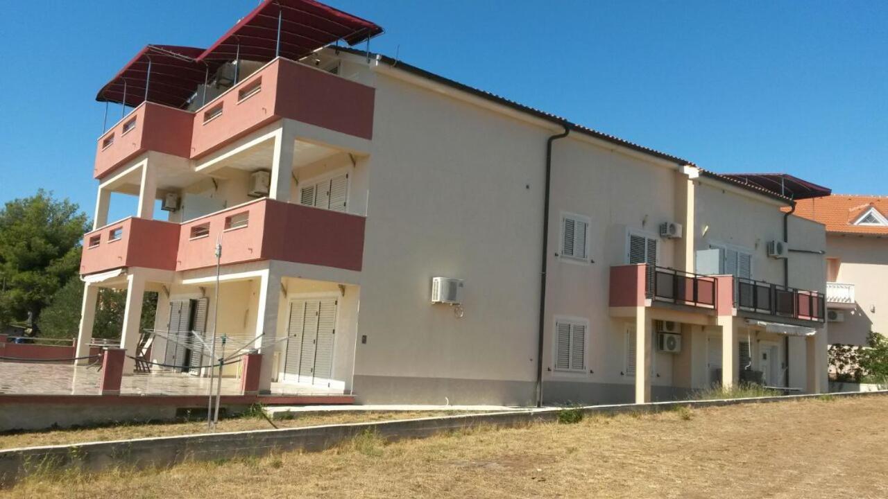 Villa „Drei Palmen“ Sveti Filip i Jakov Eksteriør billede